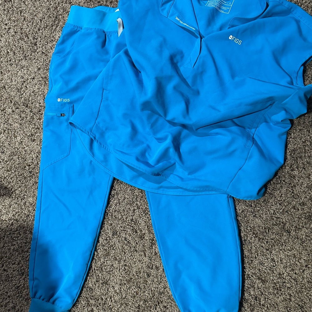 Figs set: small top and medium petite jogger pant